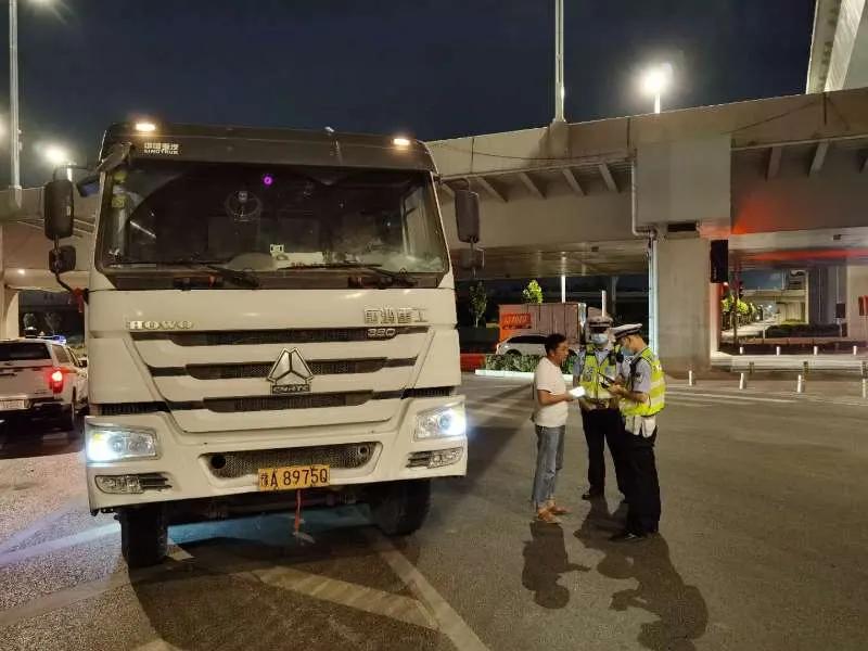 最新铁路货车，自然美景的宁静探索之旅