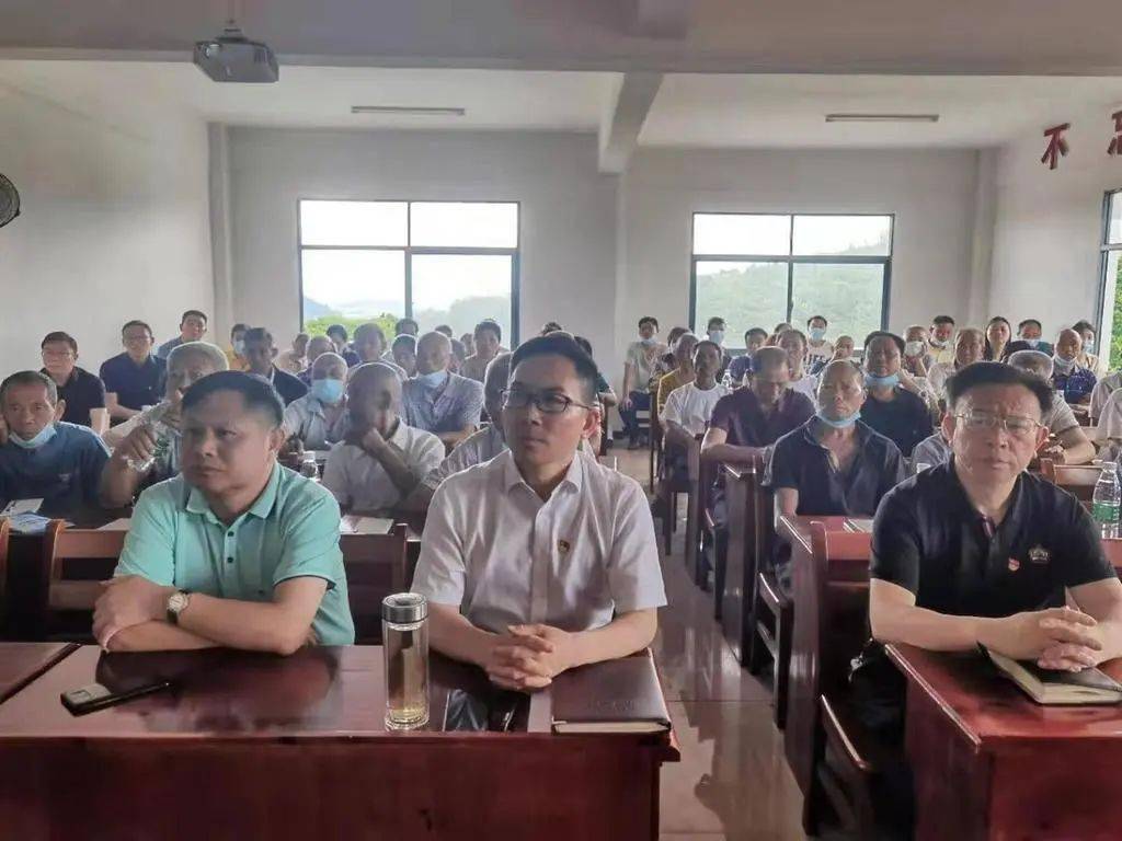 枣强县委新班子名单公布，班子成员间的友情与力量展现