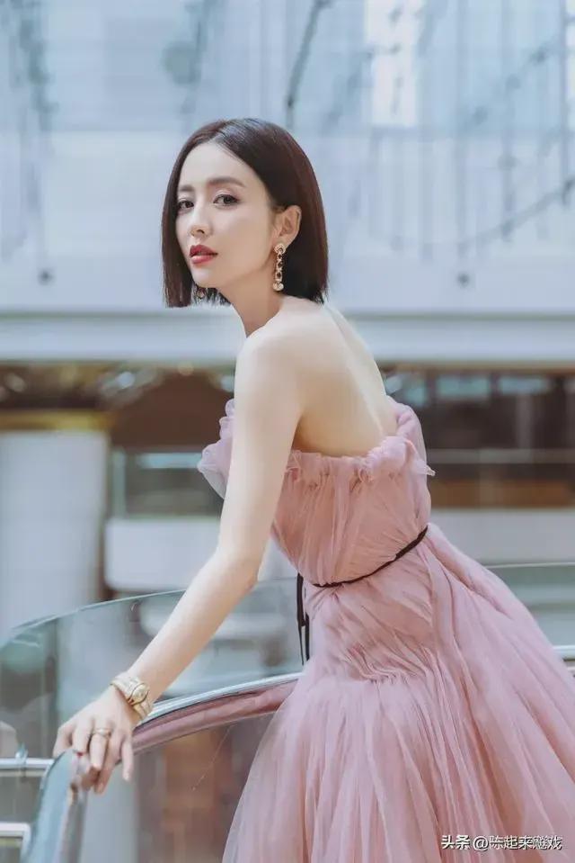 佟丽娅2018最新绝美照片，展现风采一睹为快！